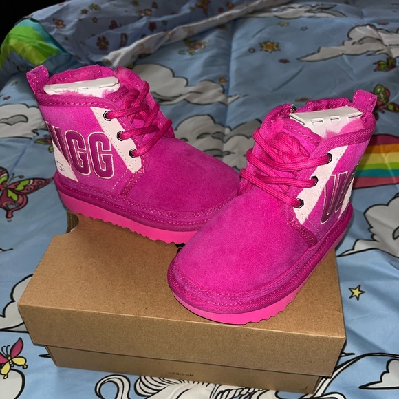 BRAND NEW NEVER WORN! Pink Neumel Graphic embroidered UGG boots! - Picture 4 of 4